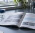 Publikacja badawcza o retatrutydzie TRIUMPH-1 na stole laboratoryjnym